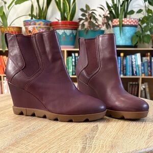 Sorel Joan Uptown Chelsea Plum Wedge Ankle Boots (Size 10)